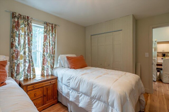 144 Woody Ln, Cushing, ME 04563 - bedroom with light wood finished floors and a closet