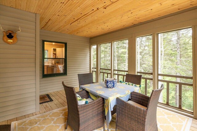 144 Woody Ln, Cushing, ME 04563 - sunroom / solarium with plenty of natural light and outdoor dining area