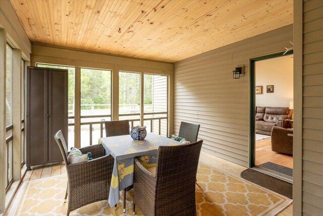 144 Woody Ln, Cushing, ME 04563 - sunroom / solarium with outdoor dining area