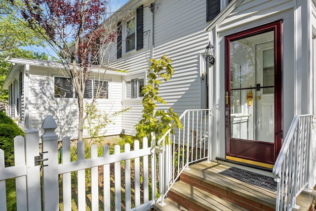 75 Ledgelawn Ave, Bar Harbor, ME 04609 - view of exterior entry