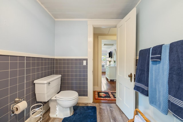 75 Ledgelawn Ave, Bar Harbor, ME 04609 - bathroom featuring wood finished floors, tile walls, and a wainscoted wall