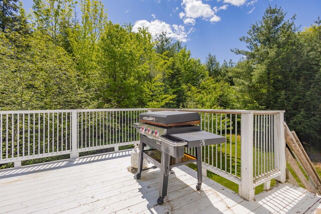 14 Cessna Way, Naples, ME 04055