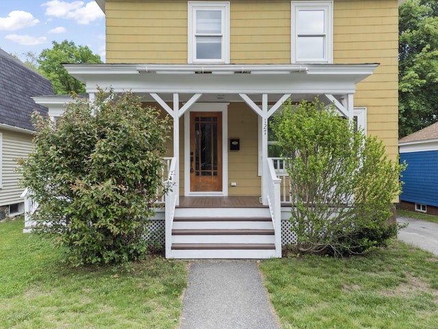 127 Lake St, Auburn, ME 04210 - american foursquare style home featuring covered porch and a front lawn