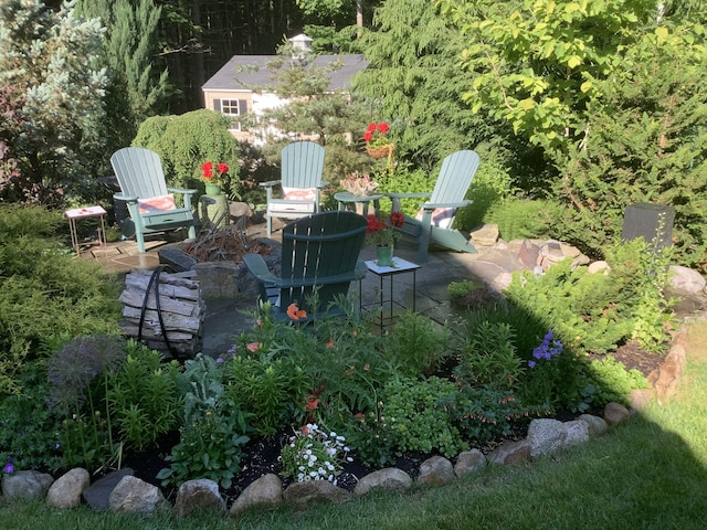 18 Forest Hill Ln, Kennebunk, ME 04043 - view of yard with a patio