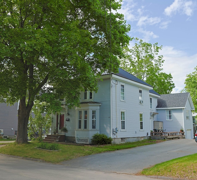 129 Libby St, Pittsfield, ME 04967 - view of front of house featuring driveway and a front lawn