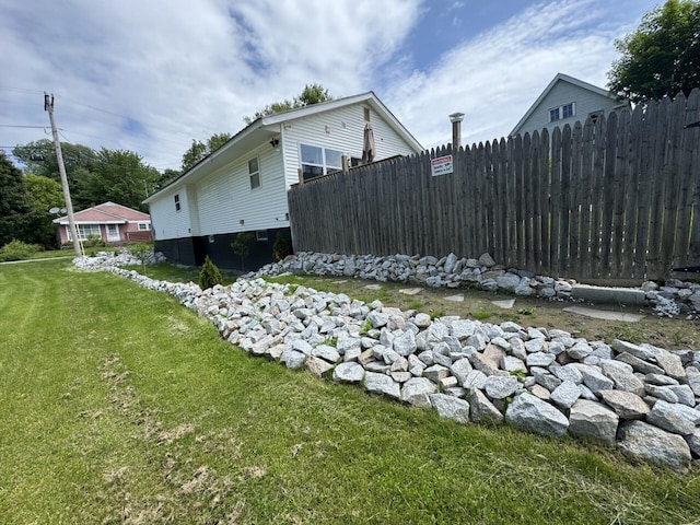29 Elm St, Fairfield, ME 04937 - view of side of home