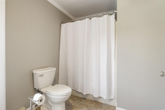 216 Monroe Rd, Winterport, ME 04496 - full bathroom featuring toilet, crown molding, and a shower with curtain