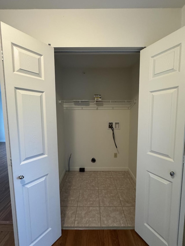 541 Kenduskeag Ave Unit A1, Bangor, ME 04401 - laundry area featuring washer hookup, dark tile patterned flooring, and baseboards