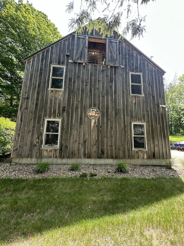 72 Vine St, South Berwick, ME 03908 - view of home's exterior with a lawn and a gambrel roof