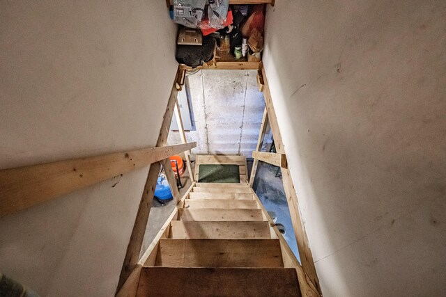 115 Wards Hill Rd, Baldwin, ME 04091 - view of staircase