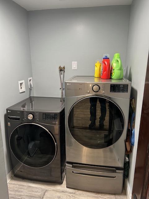 48 Allen St, Bangor, ME 04401 - laundry room with independent washer and dryer