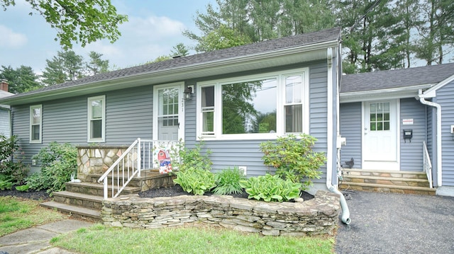 231 Central Ave, Lewiston, ME 04240 - view of front facade featuring a shingled roof