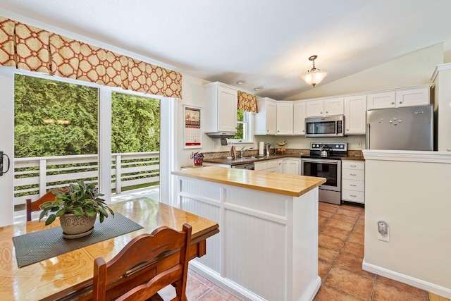 30 Date St, Old Orchard Beach, ME 04064 - kitchen featuring stainless steel appliances, a sink, white cabinetry, a peninsula, and lofted ceiling
