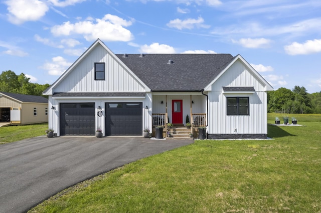 25 Royale Dr, Sidney, ME 04330 - modern farmhouse featuring roof with shingles, driveway, and a front lawn