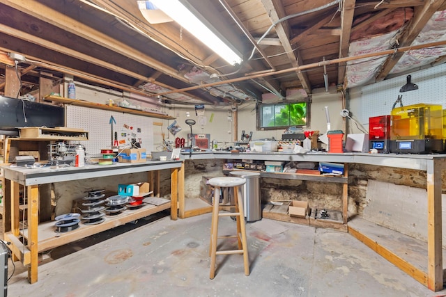 10 Hollingsworth St, Winslow, ME 04901 - basement with a workshop area