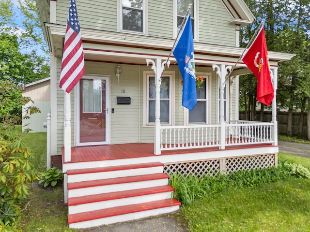 10 Hollingsworth St, Winslow, ME 04901 - view of front of property with a porch