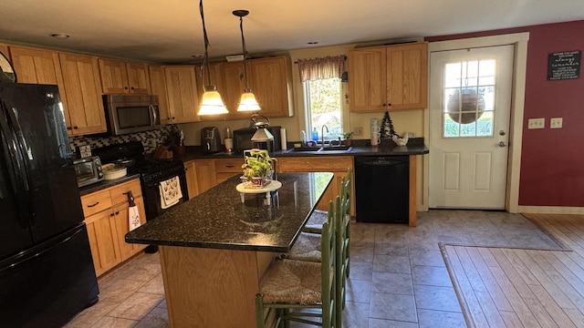 40 Justin Ln, Hermon, ME 04401 - kitchen featuring black appliances, a kitchen breakfast bar, a sink, a center island, and decorative light fixtures