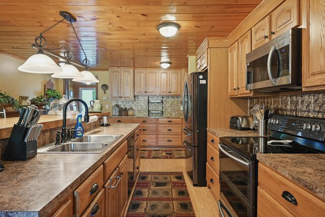 1164 Main St, Lincoln, ME 04457