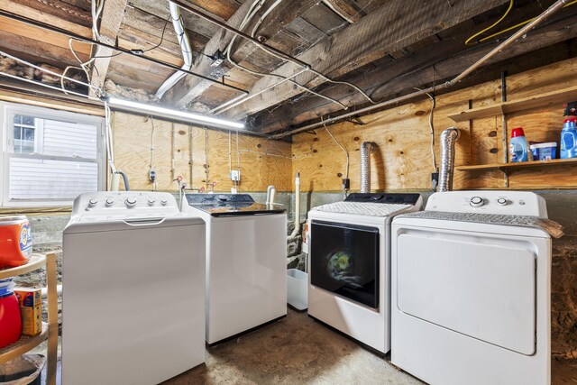 94 Union St, Bath, ME 04530 - laundry room featuring washing machine and dryer