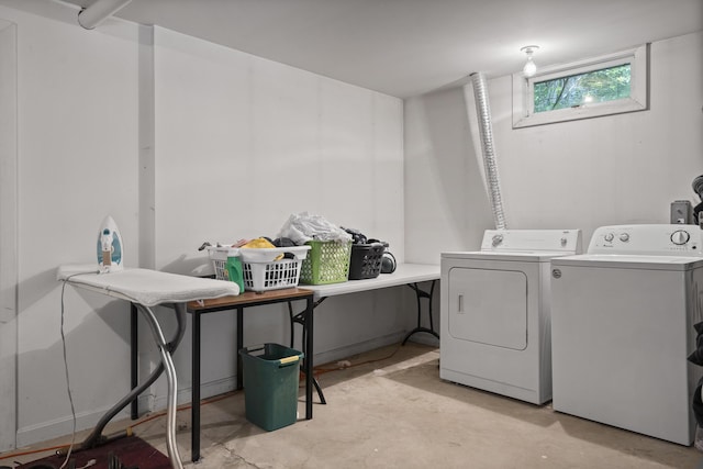 27 Russell Ln, Damariscotta, ME 04543 - laundry area with independent washer and dryer