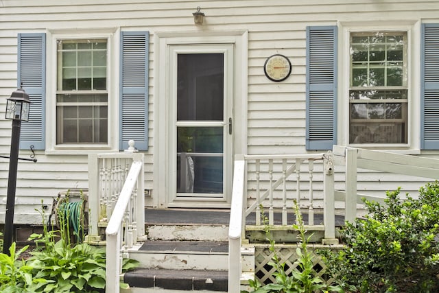 785 W Main St, Waldoboro, ME 04572 - property entrance
