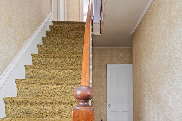 785 W Main St, Waldoboro, ME 04572 - stairway with wallpapered walls and ornamental molding
