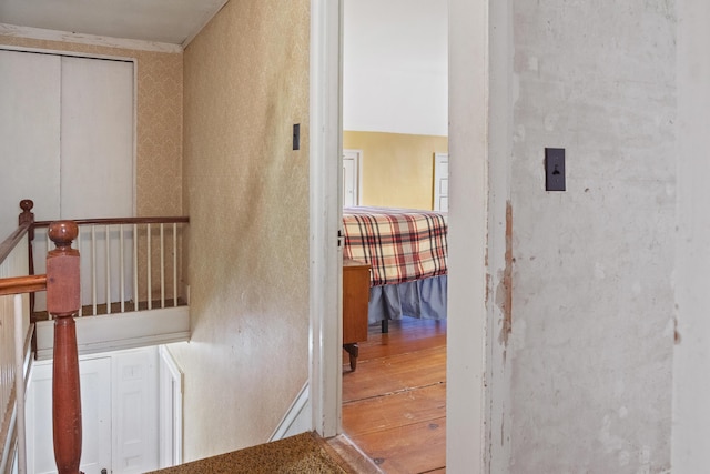 785 W Main St, Waldoboro, ME 04572 - corridor featuring an upstairs landing and wood finished floors