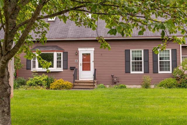 44 Cortland Cir Unit 44, Bangor, ME 04401 - new england style home with entry steps and a front yard