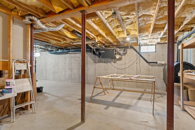 20 Huntington Ln, Berwick, ME 03901 - basement featuring oil tank
