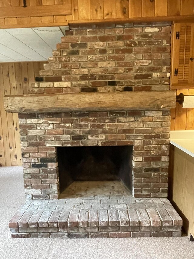386 Lower Flying Point Rd, Freeport, ME 04032 - detailed view of wooden walls and carpet