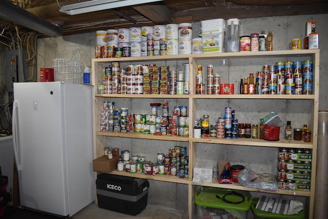 140 Station Rd, Lincoln, ME 04457 - view of pantry