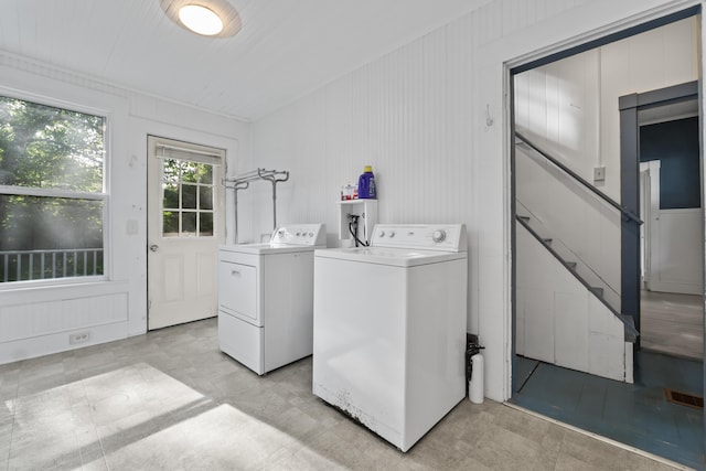 11 Center St, Richmond, ME 04357 - laundry room featuring independent washer and dryer