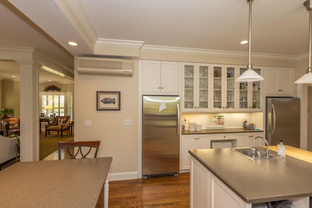 10 Clam Cove Dr, Rockport, ME 04856 - kitchen featuring freestanding refrigerator, a wall mounted air conditioner, a sink, dark countertops, and crown molding