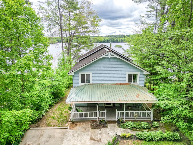 33-34 Gerber Ln, Monmouth, ME 04259 - view of front of home with a porch