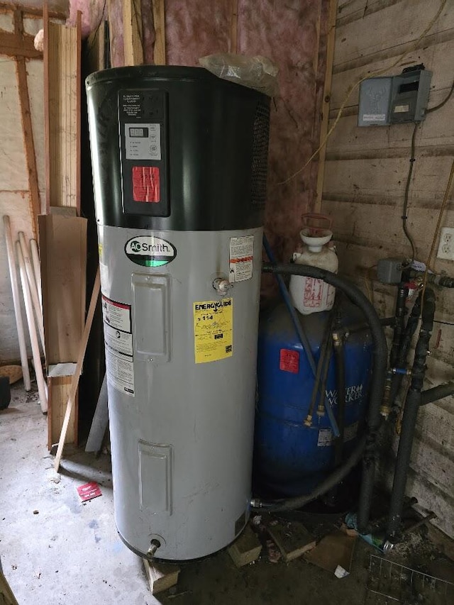 230 Todds Corner Rd, Saint Albans, ME 04971 - utilities with water heater