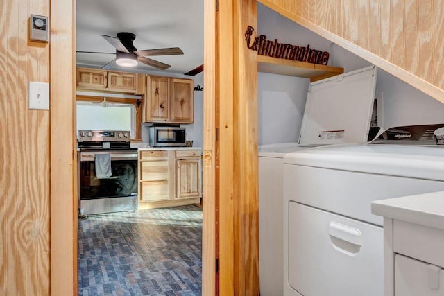 41 Sunny Ln, Sanford, ME 04073 - laundry room featuring a ceiling fan