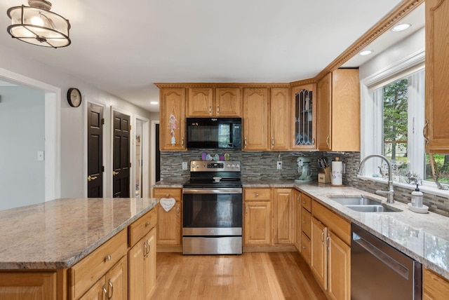 47 Old Post Ln, Sanford, ME 04073 - kitchen with appliances with stainless steel finishes, a sink, light wood-type flooring, decorative backsplash, and recessed lighting