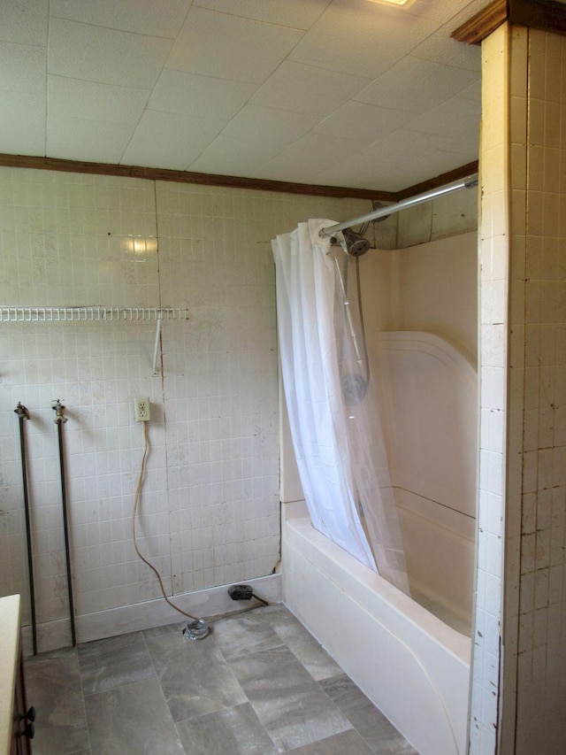 25 Moores Mill Rd, Canaan, ME 04924 - full bath with shower / bath combination with curtain