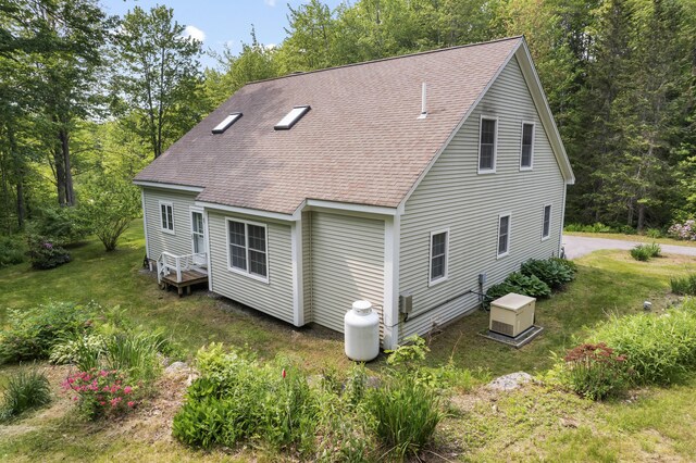 30 Oliver Woods Rd, Nobleboro, ME 04555 - view of property exterior with roof with shingles and a lawn