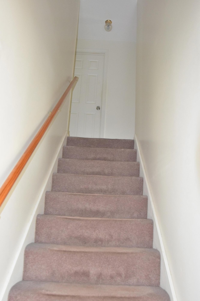 31 Curtis St, South Portland, ME 04106 - view of stairway