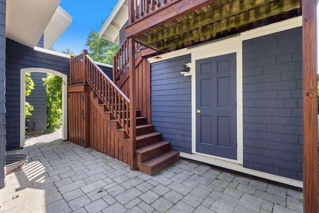 33 Rocky Ln, Ogunquit, ME 03907 - property entrance with a patio area