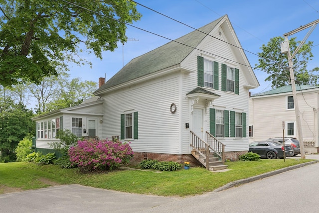 20 Green St, Winthrop, ME 04364 - view of front facade with entry steps and a front yard