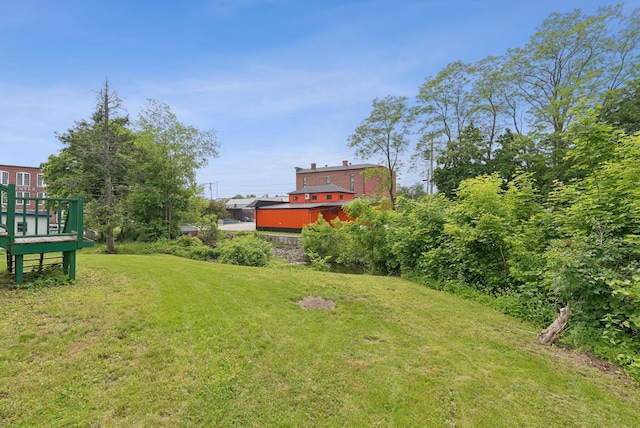 20 Green St, Winthrop, ME 04364 - view of green lawn