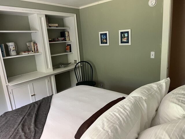 2 Lookout Point Rd, Bar Harbor, ME 04609 - bedroom with ornamental molding