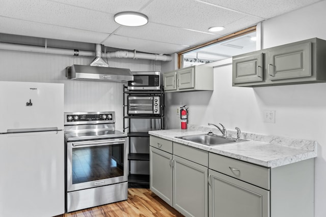 51 Burnham Rd, Saco, ME 04072 - kitchen featuring stainless steel appliances, gray cabinets, a sink, ventilation hood, and a paneled ceiling