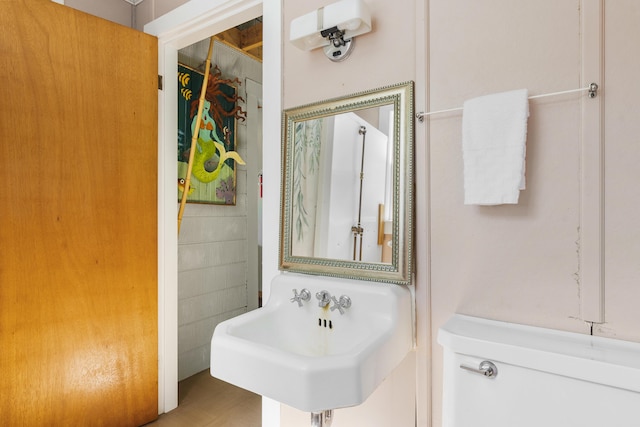 36 Cove Ln, Damariscotta, ME 04543 - half bathroom with a sink