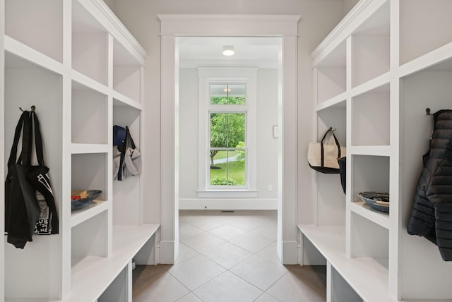 38 Fieldstone Ln, Falmouth, ME 04105 - mudroom featuring light tile patterned floors and baseboards