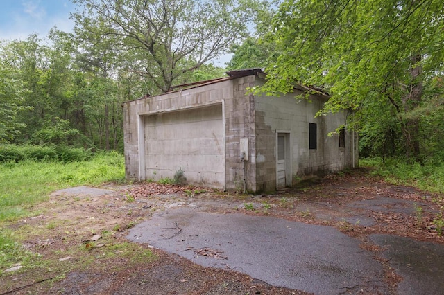 70 Whitten Rd, Kennebunk, ME 04043 - detached garage featuring driveway