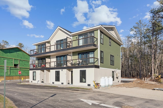 14 Salt Point Dr Unit 19, Old Orchard Beach, ME 04064 - view of front facade with a balcony