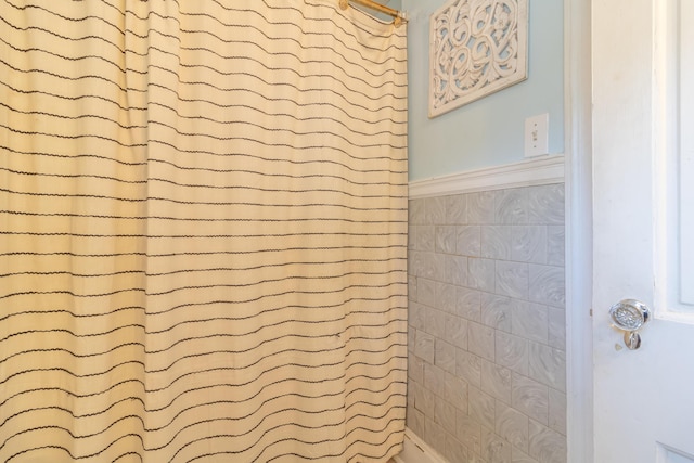 166 Franklin St, Bucksport, ME 04416 - full bath with curtained shower